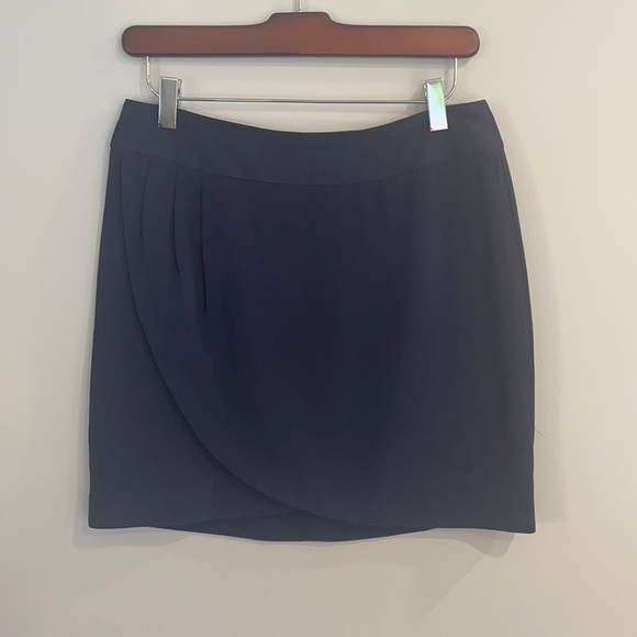 Navy blue mini skirt, wrap detail Banana Republic - Picture 1 of 3